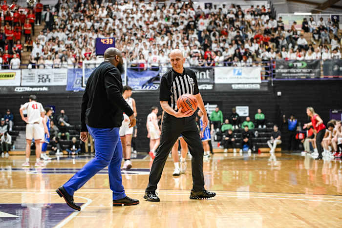 Lincoln Gresham 6A Oregon boys basketball quarterfinal Naji Saker -76